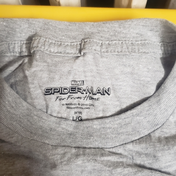 Spiderman Far From Home T-Shirt Size Large - Picture 3 of 3